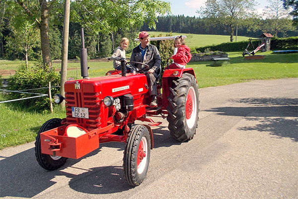 Mit dem Traktor mitfahren - das macht Spaß :)