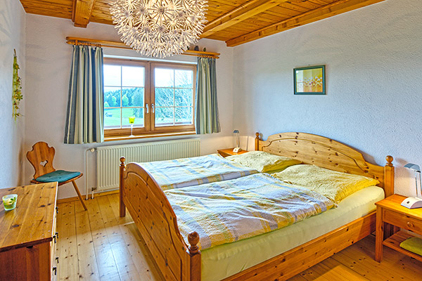 Schlafzimmer mit Doppelbett