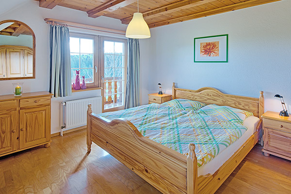 Schlafzimmer mit Doppelbett